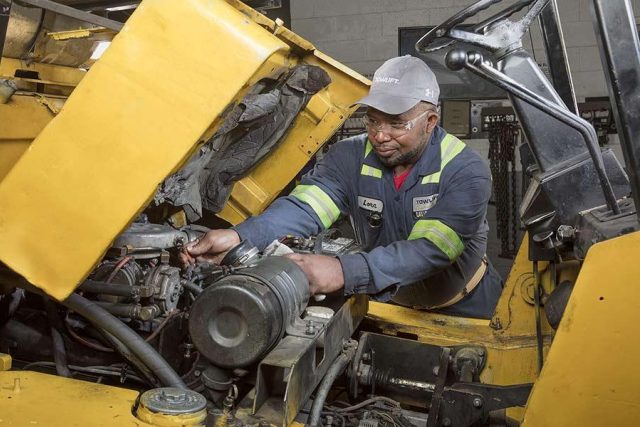 Forklift Service Shop 6
